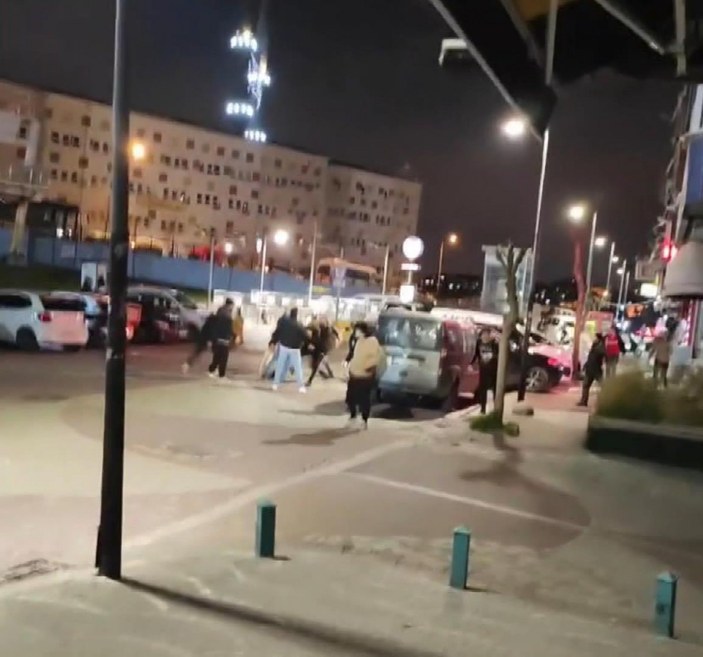 Gaziosmanpaşa'da iki grup arasında silahlı bıçaklı kavga #7