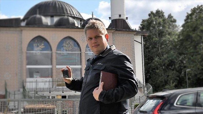 İsveç'te Kur'an-ı Kerim anketi: halkın çoğunluğu kutsal kitapların yakılmasının yasaklanmasını istiyor