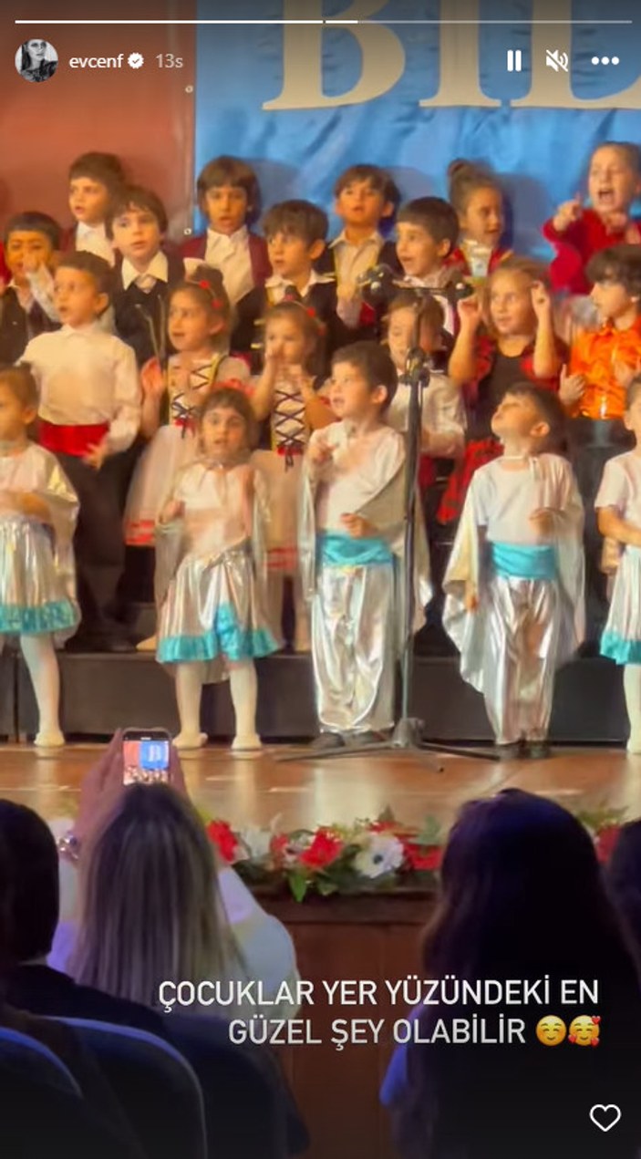 Bu kez sahne Karan'ın! Fahriye Evcen oğlunun dans ettiği anları paylaştı: Çocuklar yeryüzündeki en güzel şey