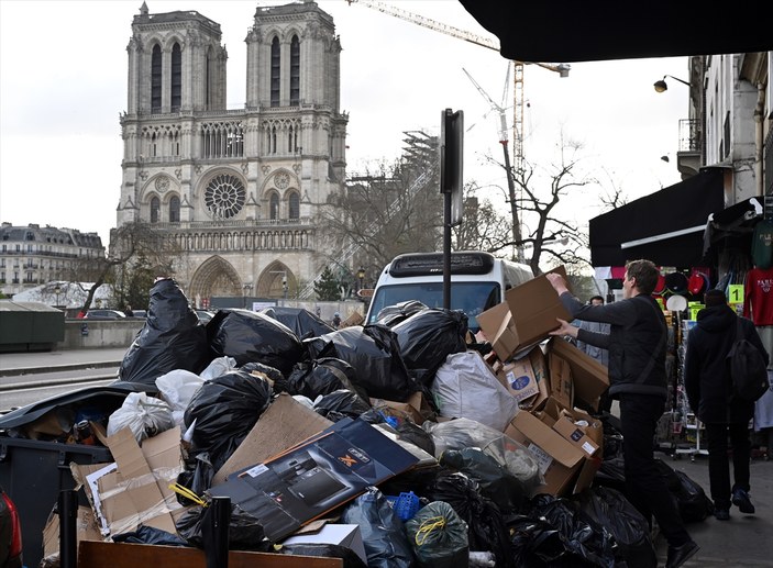 Paris'te çöp krizi büyüyor! Temizlik çalışanları 13 Nisan'da süresiz grev başlatacak