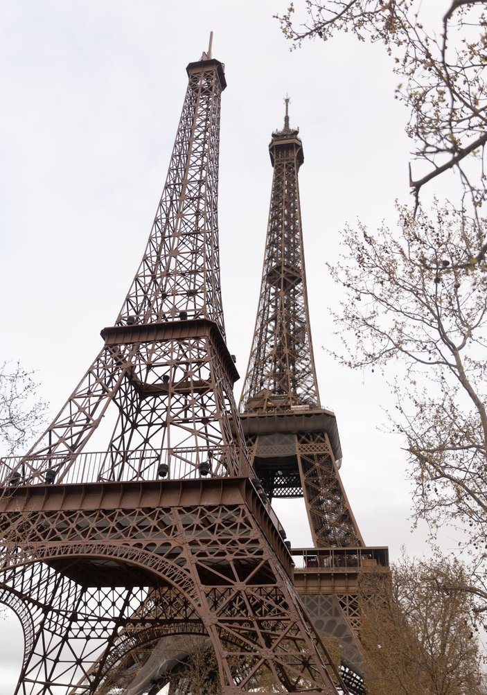 Paris’te Eyfel Kulesi sayısı ikiye çıktı