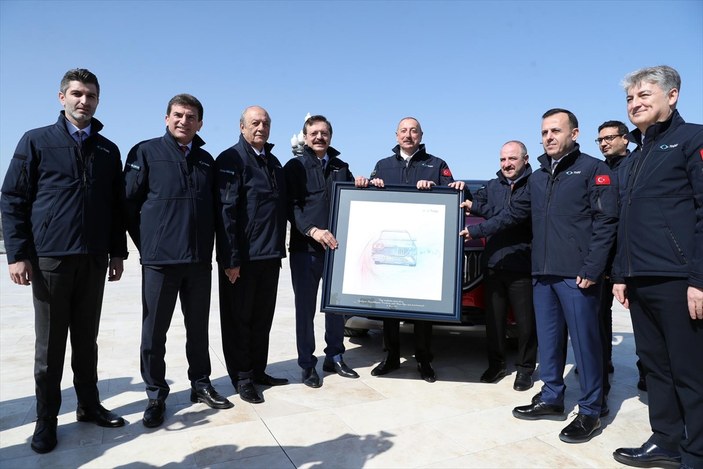 Togg Azerbaycan'da! Aliyev yerli otomobili teslim aldı