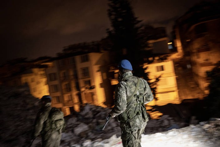 Depremden etkilenen Antakya'daki evlerde gece tek bir ışık yanmıyor