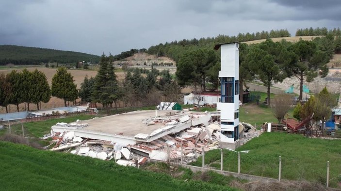 Kahramanmaraş'ta dikkat çeken bina: Yıkılan apartmanın asansörü hasar almadı