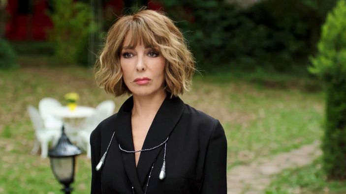 Yüz Yıllık Mucize'nin Süreyya'sı Zerrin Tekindor enfes pozlarıyla olay! 