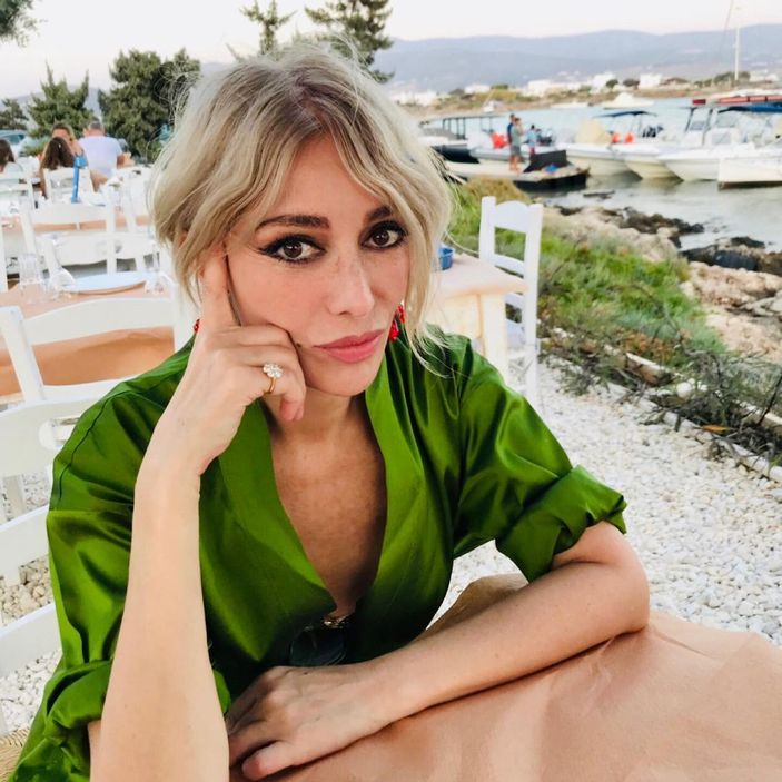 Yüz Yıllık Mucize'nin Süreyya'sı Zerrin Tekindor enfes pozlarıyla olay! 