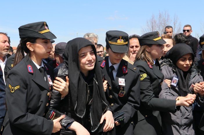 Ankara’da kazada şehit olan Jandarma Astsubay Tansu Çolak, son yolculuğuna uğurlandı