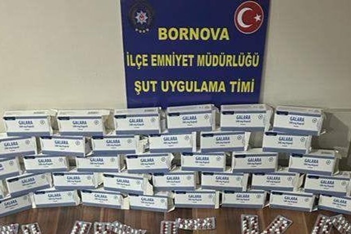 İzmir'de uyuşturucu operasyonu: Taksi şoförü çok sayıda esrar ile yakalandı