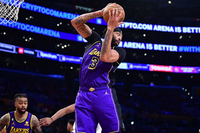 Los Angeles Lakers, Phoenix Suns'ı rahat geçti