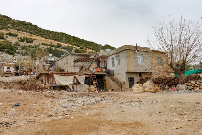Adıyaman'da deprem nedeniyle 35 evin yıkıldığı 65 hanelik köy güvenli bölgeye taşınıyor