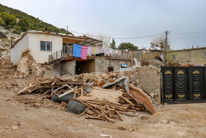 Adıyaman'da deprem nedeniyle 35 evin yıkıldığı 65 hanelik köy güvenli bölgeye taşınıyor