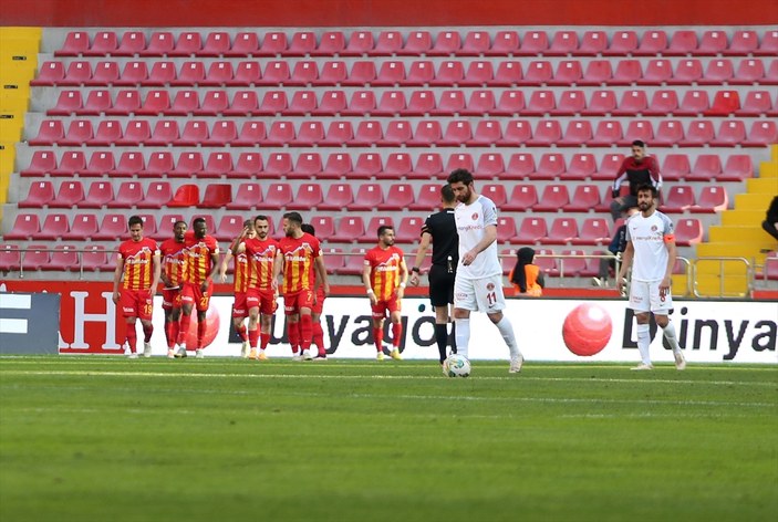 Kayserispor, Ümraniyespor'u üç golle geçti