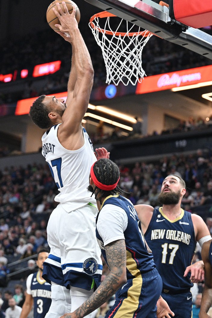 Rudy Gobert, takım arkadaşına yumruk attı