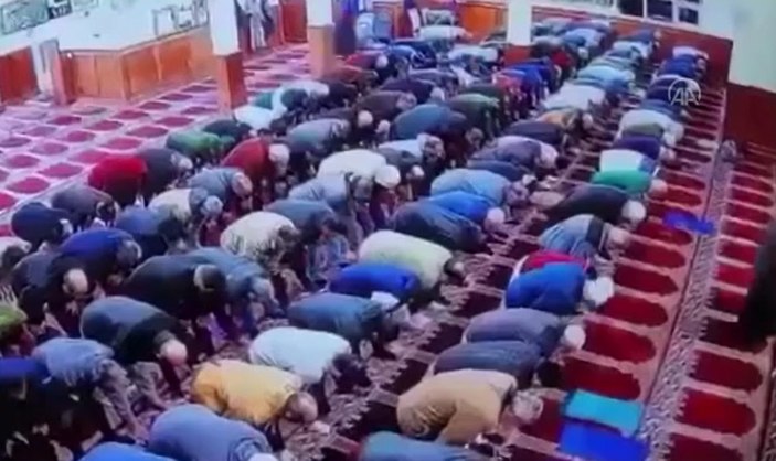 ABD'de sabah namazını kıldıran imamın bıçaklanma anı