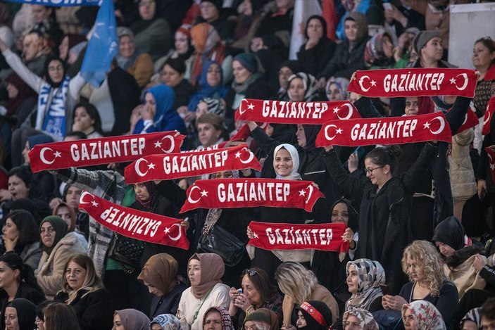 AK Parti’nin aday tanıtım toplantısına yoğun katılım