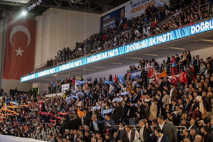 AK Parti’nin aday tanıtım toplantısına yoğun katılım