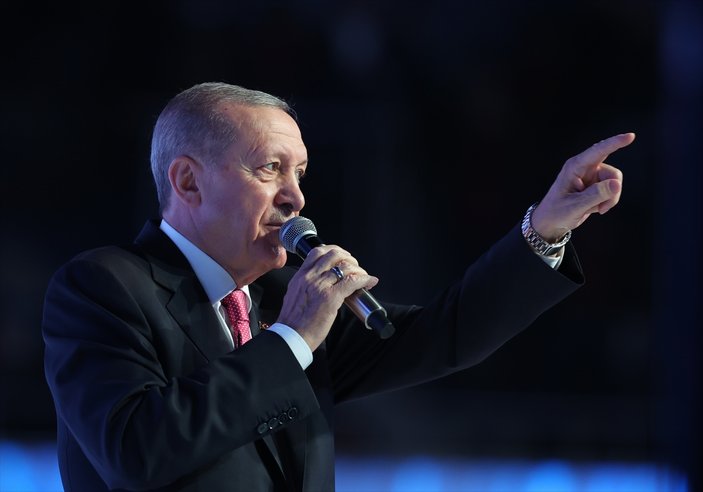 Cumhurbaşkanı Erdoğan'dan gençlere 'cep telefonu ve bilgisayar' müjdesi