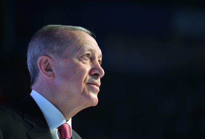 Cumhurbaşkanı Erdoğan'dan gençlere 'cep telefonu ve bilgisayar' müjdesi