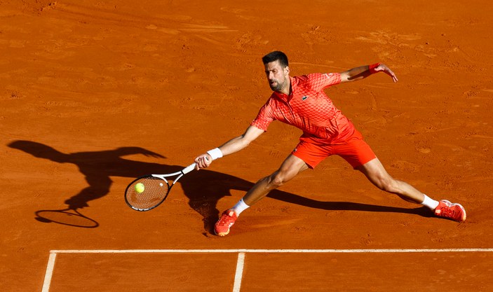 Novak Djokovic, kortlara galibiyetle döndü