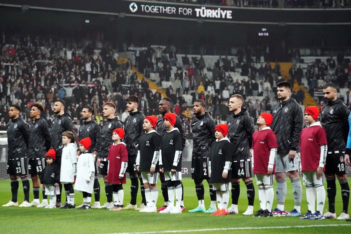 Beşiktaş, depremzedelere yardım maçında Atletico Madrid'i 2-0 yendi