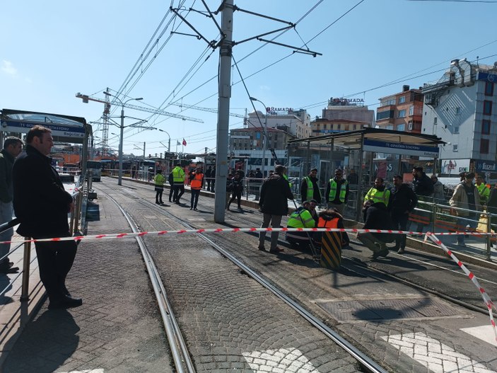 Güngören'de tramvay raydan çıktı: Seferler yapılamıyor