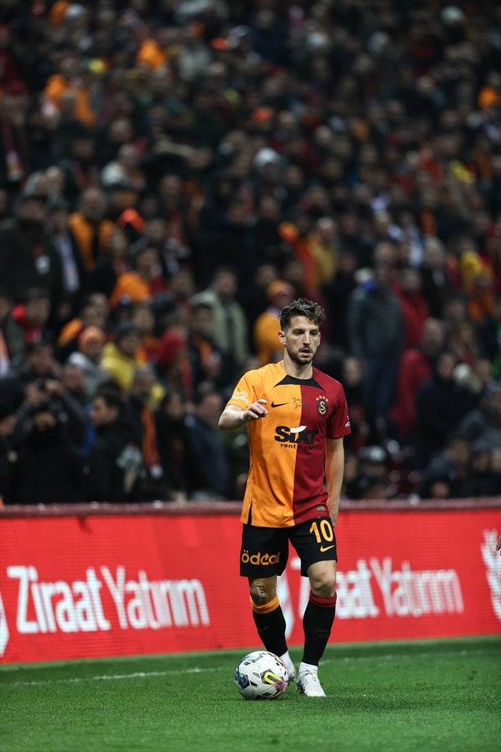 1 yıl daha Galatasaray'da: Dries Mertens'in opsiyonu devreye girdi