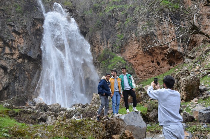 Beytüşşebap'ta sel sonrası dev şelale oluştu