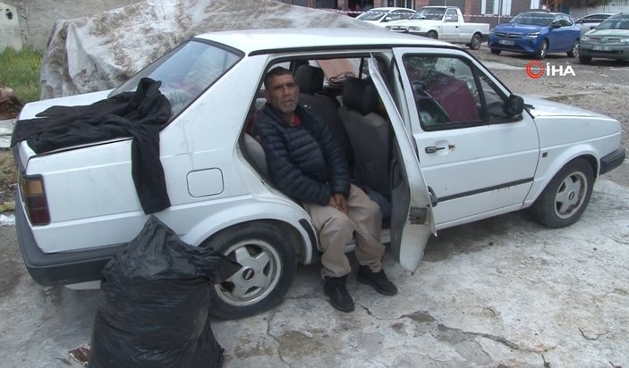 Adana'da eşinin terk ettiği evsizi aracına yerleştirdi