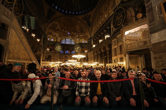 Ayasofya Camisi'nde Kadir Gecesi idrak edildi