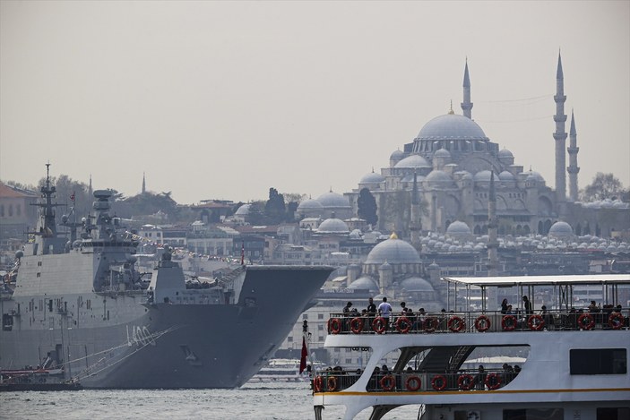 İstanbul'da ziyarete açılan TCG Anadolu gemisine ziyaretçi akını