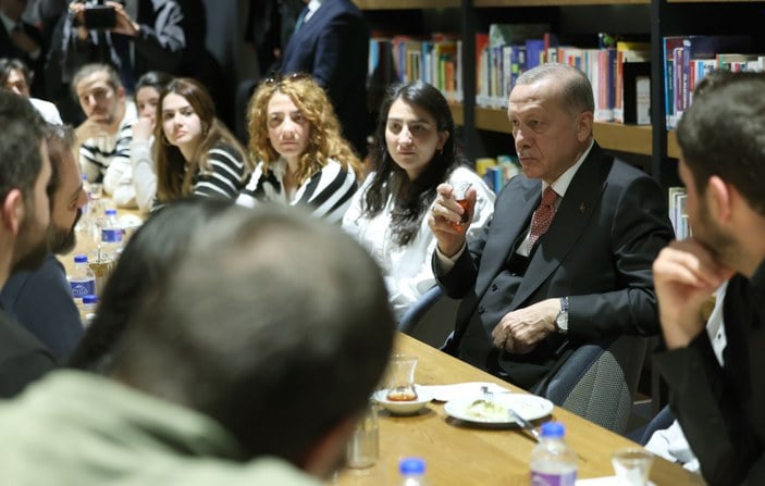 Cumhurbaşkanı Erdoğan, Üsküdar'da gençlerle bir araya geldi