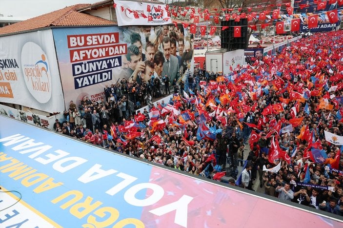 Cumhurbaşkanı Erdoğan'ın ilk miting durağı: Afyonkarahisar'da coşkulu karşılama