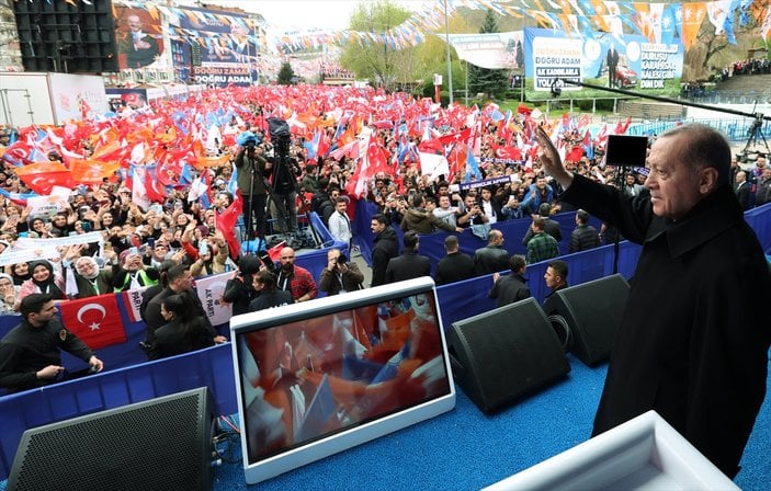 Cumhurbaşkanı Erdoğan'ın ilk miting durağı: Afyonkarahisar'da coşkulu karşılama