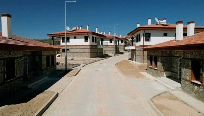 Manavgat'ta yangın sonrası yapılan yeni konutlara Antalyalı vatandaştan övgü