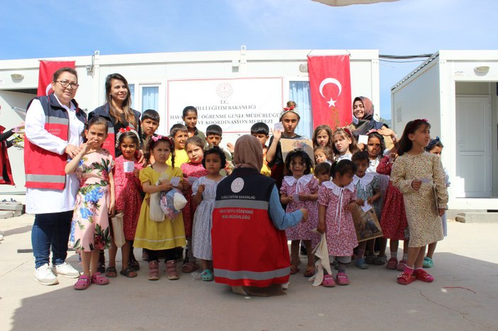 Mahmut 12 bin çocuğa bayram hediyeleri ulaştı