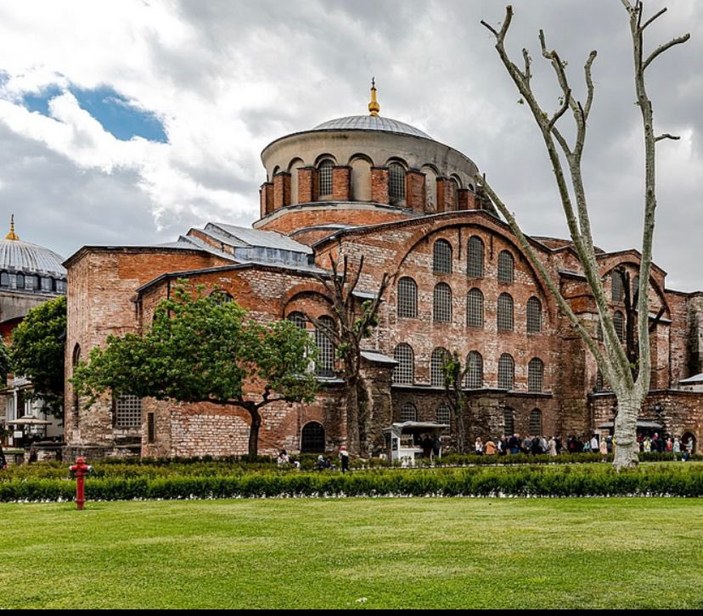 İBB, İstanbul'un cami motiflerini zemine yerleştirdi