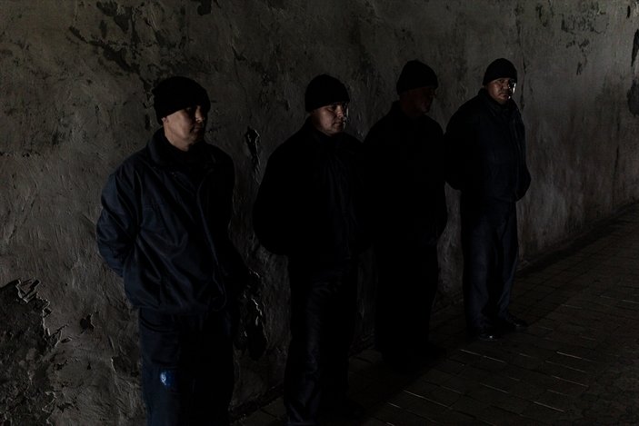 Ukrayna hapishanelerinde tutuklu bulunan Rus askerleri görüntülendi