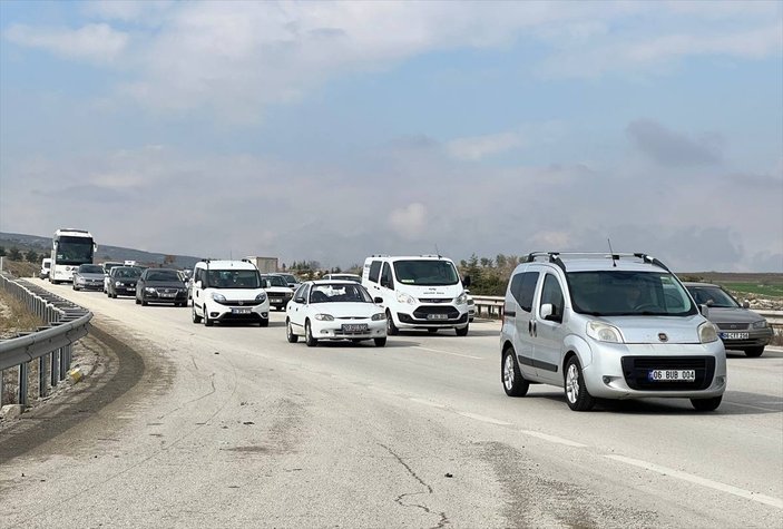 Başkent Ankara'da bayram tatili yolunda kaza: 1 ölü, 11 yaralı