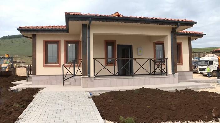 Gaziantep'in Nurdağı ilçesinde tamamlanan köy evleri yarın hak sahiplerine teslim edilecek