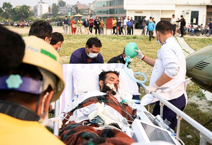 Nepal'de yar��a d��en Hint da�c� Anurag Maloo, donmu� halde bulundu