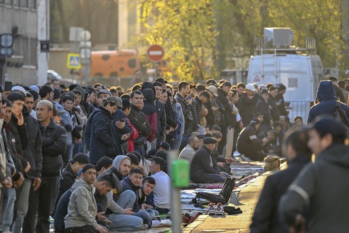 Rusya'da camiler bayram namazında doldu taştı: Moskova'da tekbir sesleri yankılandı