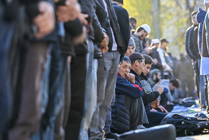 Rusya'da camiler bayram namazında doldu taştı: Moskova'da tekbir sesleri yankılandı