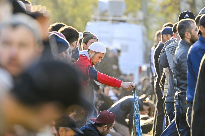 Rusya'da camiler bayram namazında doldu taştı: Moskova'da tekbir sesleri yankılandı