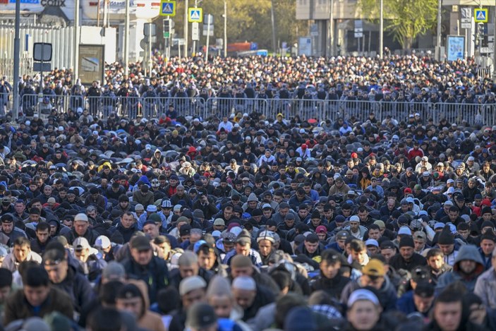 Rusya'da camiler bayram namazında doldu taştı: Moskova'da tekbir sesleri yankılandı