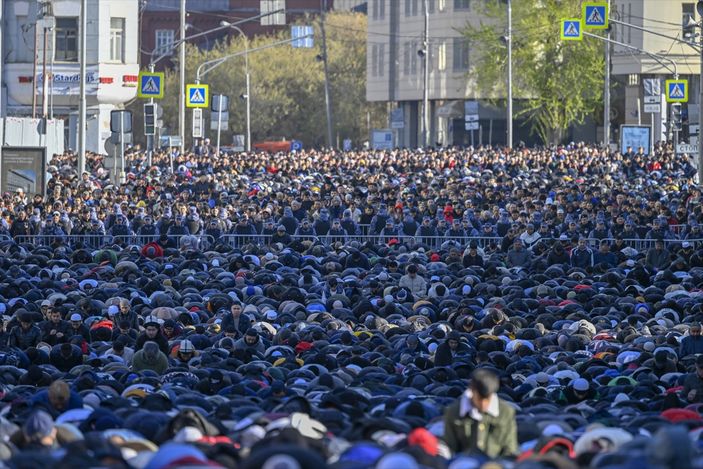 Rusya'da camiler bayram namazında doldu taştı: Moskova'da tekbir sesleri yankılandı