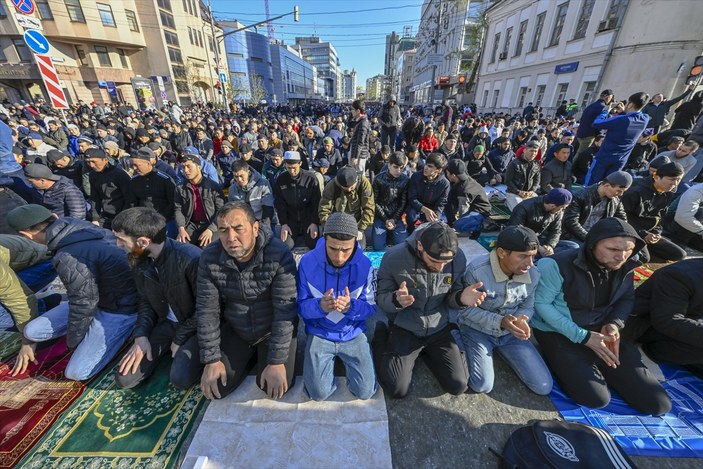 Rusya'da camiler bayram namazında doldu taştı: Moskova'da tekbir sesleri yankılandı