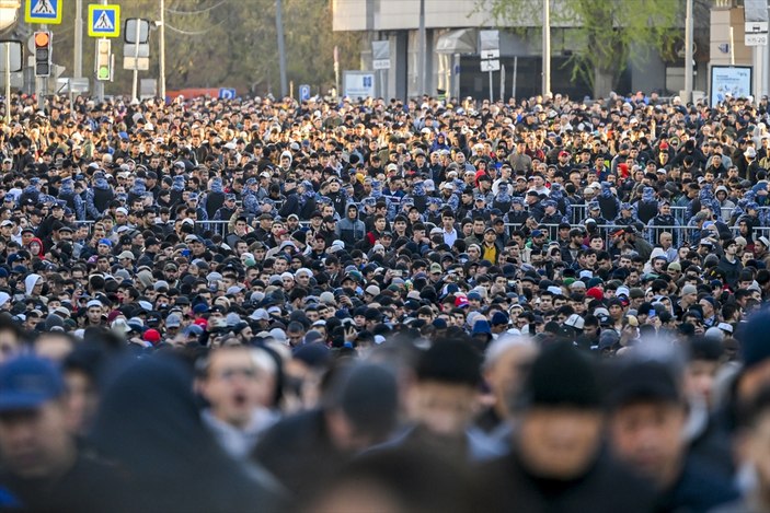 Rusya'da camiler bayram namazında doldu taştı: Moskova'da tekbir sesleri yankılandı