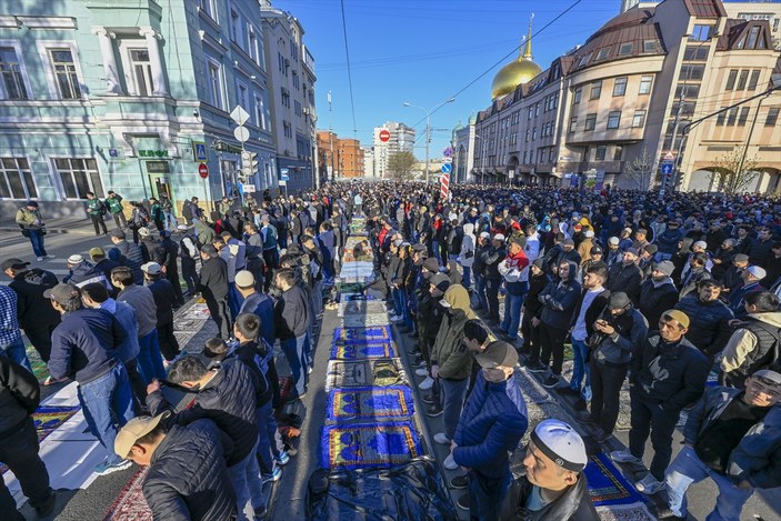 Rusya'da camiler bayram namazında doldu taştı: Moskova'da tekbir sesleri yankılandı