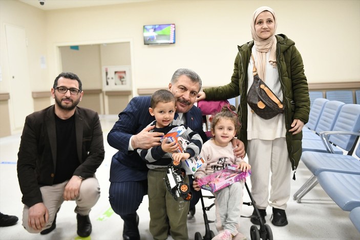 Sağlık Bakanı Fahrettin Koca'dan İstanbul'daki hastanelere bayram ziyareti