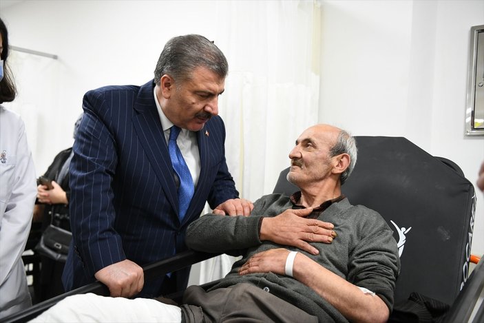 Sağlık Bakanı Fahrettin Koca'dan İstanbul'daki hastanelere bayram ziyareti